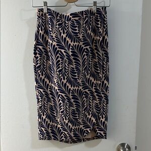 Ann Taylor - Elegant Navy and Cream Patterned Skirt